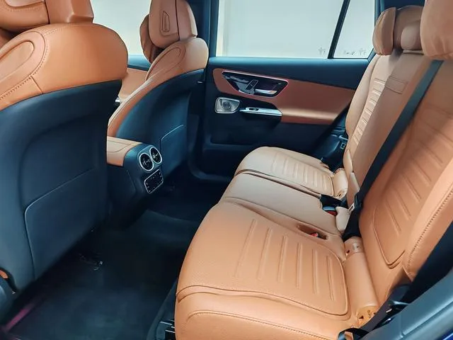 Mercedes-Benz GLC 2023 GLC 300 L 4MATIC De lujo 7 Asiento interior foto 18 Mercedes-Benz GLC 2023 GLC 300 L 4MATIC De lujo 7 Asiento interior foto 18