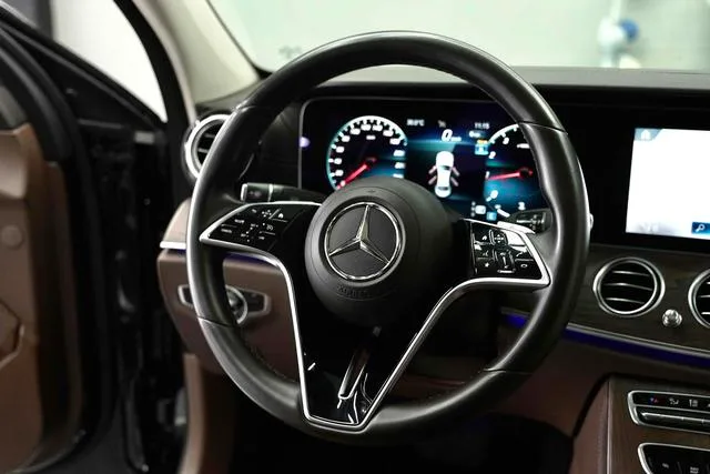 Mercedes-Benz E-Class 2022 E 300 L Luxury type Passenger car interior photo 12 Mercedes-Benz E-Class 2022 E 300 L Luxury type Passenger car interior photo 12