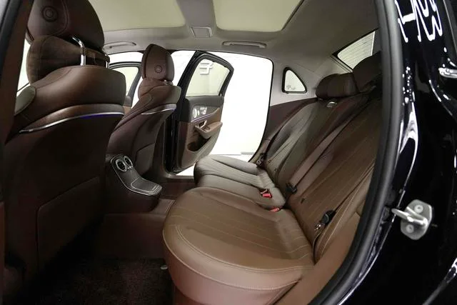 Mercedes-Benz E-Class 2022 E 300 L Luxury type Passenger car interior photo 14 Mercedes-Benz E-Class 2022 E 300 L Luxury type Passenger car interior photo 14