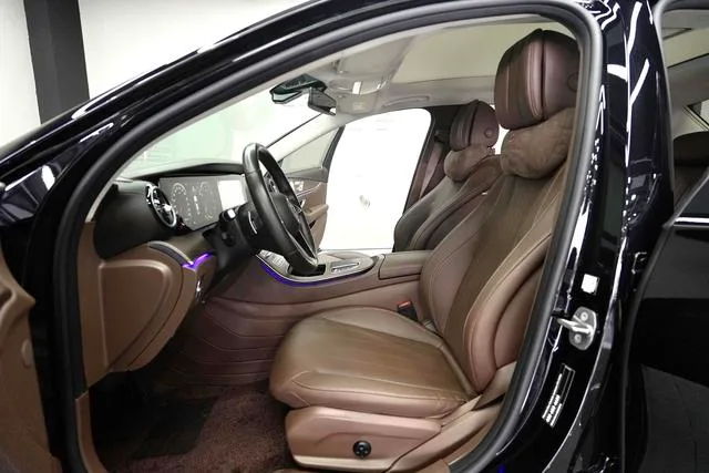 Mercedes-Benz E-Class 2022 E 300 L Luxury type Passenger car interior photo 16 Mercedes-Benz E-Class 2022 E 300 L Luxury type Passenger car interior photo 16