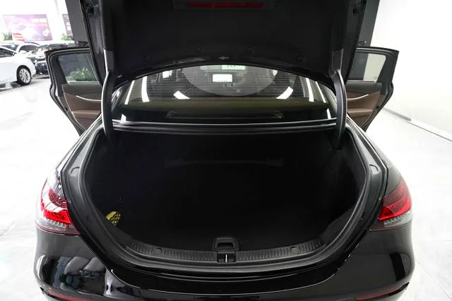 Mercedes-Benz E-Class 2022 E 300 L Luxury type Passenger car interior photo 17 Mercedes-Benz E-Class 2022 E 300 L Luxury type Passenger car interior photo 17