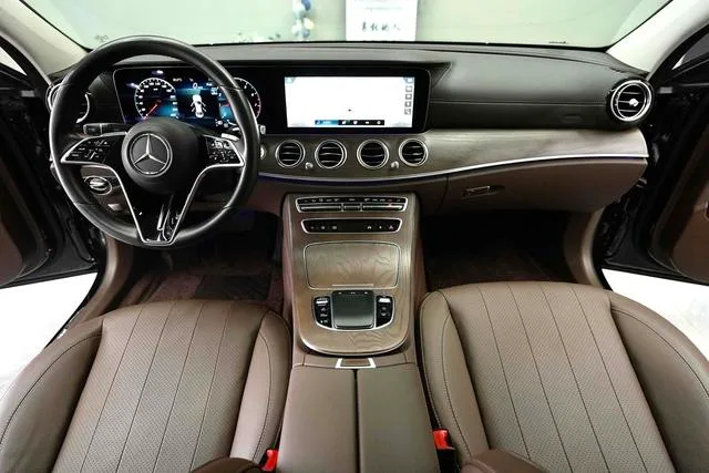 Mercedes-Benz E-Class 2022 E 300 L Luxury type Passenger car interior photo 19 Mercedes-Benz E-Class 2022 E 300 L Luxury type Passenger car interior photo 19
