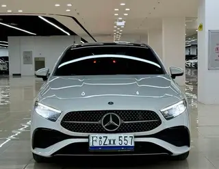 Mercedes-Benz A-Class 2023 A 200 L Voiture de sport version mode extérieur photo 2 Mercedes-Benz A-Class 2023 A 200 L Voiture de sport version mode extérieur photo 2