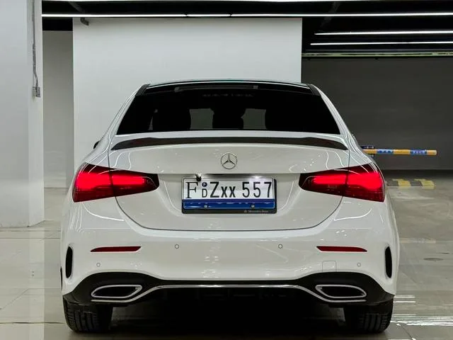 Mercedes-Benz A-Class 2023 A 200 L Voiture de sport version mode extérieur photo 4 Mercedes-Benz A-Class 2023 A 200 L Voiture de sport version mode extérieur photo 4