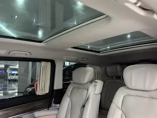 Mercedes-Benz V-Class 2022 V 260 Premium Edition interior photo 17 Mercedes-Benz V-Class 2022 V 260 Premium Edition interior photo 17