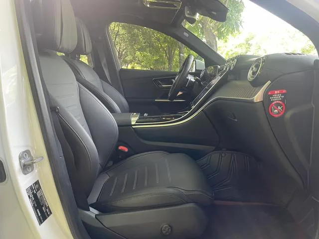 Mercedes-Benz GLC 2023 Restyling GLC 260 L 4MATIC Luxury type 5 seat interior photo 16 Mercedes-Benz GLC 2023 Restyling GLC 260 L 4MATIC Luxury type 5 seat interior photo 16