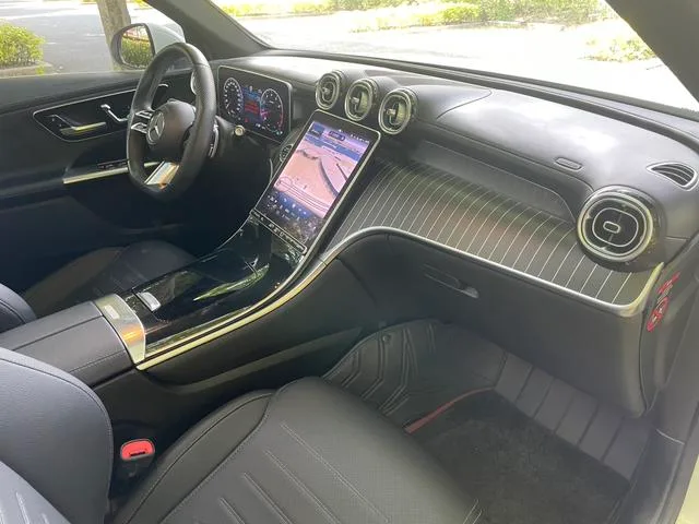 Mercedes-Benz GLC 2023 Restyling GLC 260 L 4MATIC Luxury type 5 seat interior photo 17 Mercedes-Benz GLC 2023 Restyling GLC 260 L 4MATIC Luxury type 5 seat interior photo 17