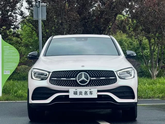 Mercedes-Benz GLC Coupe 2022 GLC 300 4MATIC Coupé SUV exterior foto 2 Mercedes-Benz GLC Coupe 2022 GLC 300 4MATIC Coupé SUV exterior foto 2