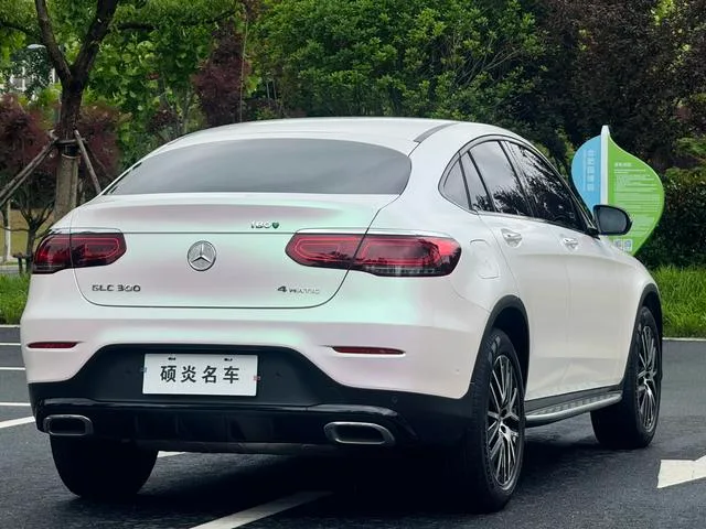 Mercedes-Benz GLC Coupe 2022 GLC 300 4MATIC Coupé SUV interior foto 9 Mercedes-Benz GLC Coupe 2022 GLC 300 4MATIC Coupé SUV interior foto 9