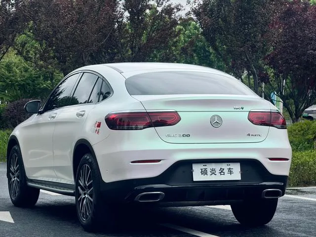 Mercedes-Benz GLC Coupe 2022 GLC 300 4MATIC Coupé SUV interior foto 11 Mercedes-Benz GLC Coupe 2022 GLC 300 4MATIC Coupé SUV interior foto 11