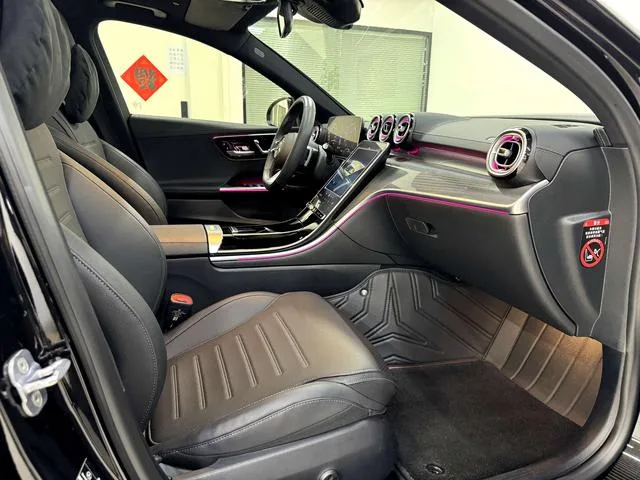 Mercedes-Benz C-Class 2024 C 260 L Versión deportiva interior foto 11 Mercedes-Benz C-Class 2024 C 260 L Versión deportiva interior foto 11
