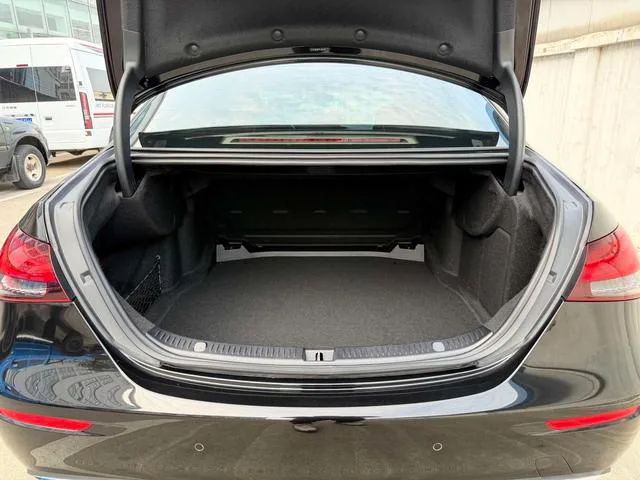Mercedes-Benz E-Class 2022 Trois lifting E 300 L Style tendance Voiture intérieur photo 14 Mercedes-Benz E-Class 2022 Trois lifting E 300 L Style tendance Voiture intérieur photo 14