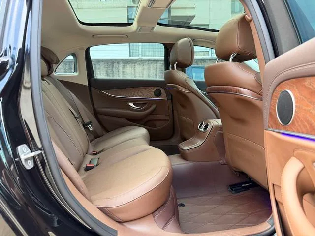 Mercedes-Benz E-Class 2022 Trois lifting E 300 L Style tendance Voiture intérieur photo 18 Mercedes-Benz E-Class 2022 Trois lifting E 300 L Style tendance Voiture intérieur photo 18