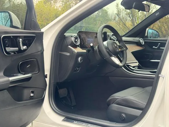 Mercedes-Benz C-Class 2024 Three changes C 260 L exterior photo 5 Mercedes-Benz C-Class 2024 Three changes C 260 L exterior photo 5