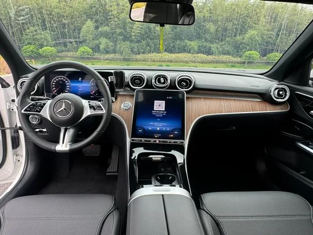Mercedes-Benz C-Class 2024 Three changes C 260 L interior photo 8 Mercedes-Benz C-Class 2024 Three changes C 260 L interior photo 8