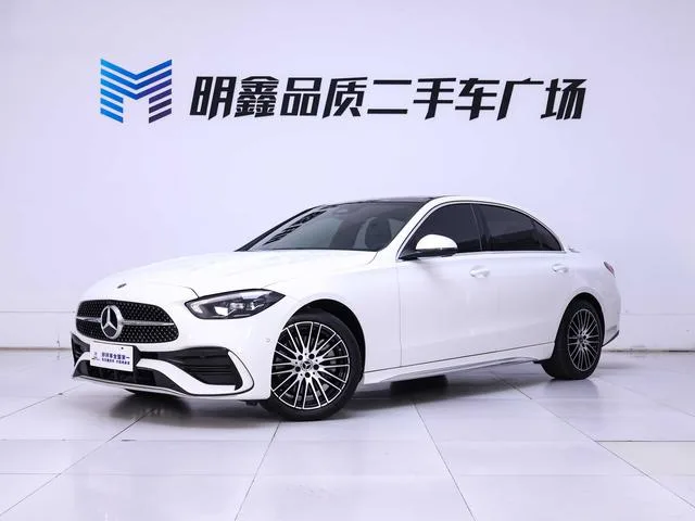 Mercedes-Benz C-Class 2023 C 260 L Versión deportiva exterior foto 3 Mercedes-Benz C-Class 2023 C 260 L Versión deportiva exterior foto 3