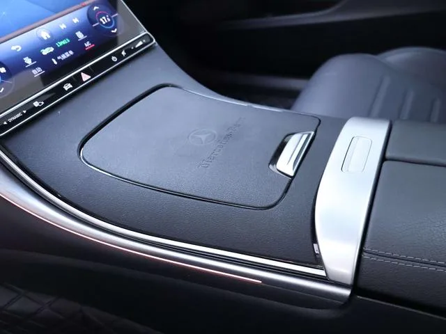 Mercedes-Benz C-Class 2023 C 260 L Versión deportiva interior foto 13 Mercedes-Benz C-Class 2023 C 260 L Versión deportiva interior foto 13