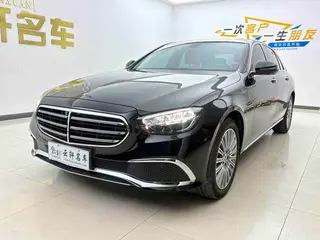 Mercedes-Benz E-Class 2021 Reforma E 300 L Estilo de moda Coche exterior foto 1 Mercedes-Benz E-Class 2021 Reforma E 300 L Estilo de moda Coche exterior foto 1