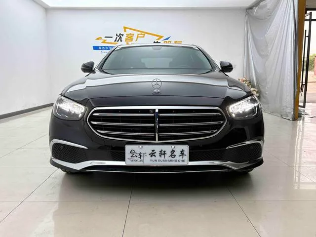 Mercedes-Benz E-Class 2021 Reforma E 300 L Estilo de moda Coche exterior foto 2 Mercedes-Benz E-Class 2021 Reforma E 300 L Estilo de moda Coche exterior foto 2