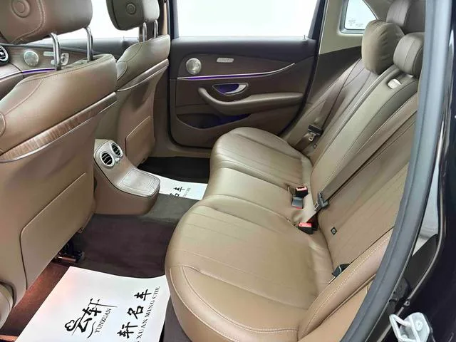 Mercedes-Benz E-Class 2021 Reforma E 300 L Estilo de moda Coche interior foto 11 Mercedes-Benz E-Class 2021 Reforma E 300 L Estilo de moda Coche interior foto 11