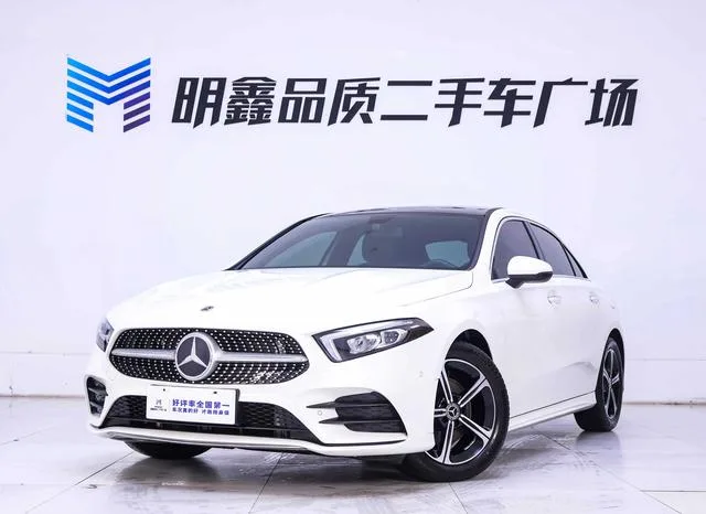 Mercedes-Benz A-Class 2022 Deuxième lifting A 200 L Voiture de sport version mode extérieur photo 1 Mercedes-Benz A-Class 2022 Deuxième lifting A 200 L Voiture de sport version mode extérieur photo 1