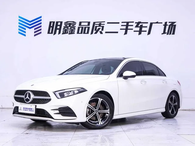 Mercedes-Benz A-Class 2022 Deuxième lifting A 200 L Voiture de sport version mode extérieur photo 3 Mercedes-Benz A-Class 2022 Deuxième lifting A 200 L Voiture de sport version mode extérieur photo 3