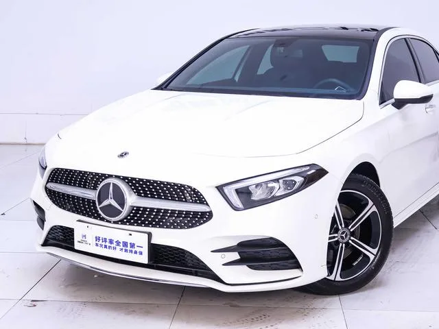 Mercedes-Benz A-Class 2022 Deuxième lifting A 200 L Voiture de sport version mode extérieur photo 4 Mercedes-Benz A-Class 2022 Deuxième lifting A 200 L Voiture de sport version mode extérieur photo 4