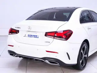 Mercedes-Benz A-Class 2022 Deuxième lifting A 200 L Voiture de sport version mode extérieur photo 9 Mercedes-Benz A-Class 2022 Deuxième lifting A 200 L Voiture de sport version mode extérieur photo 9