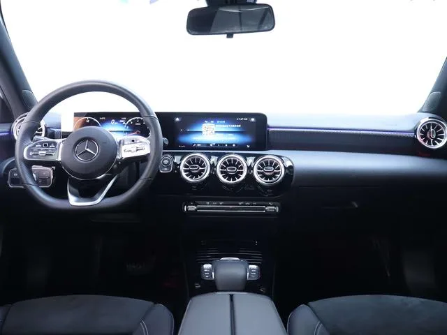 Mercedes-Benz A-Class 2022 Deuxième lifting A 200 L Voiture de sport version mode intérieur photo 14 Mercedes-Benz A-Class 2022 Deuxième lifting A 200 L Voiture de sport version mode intérieur photo 14