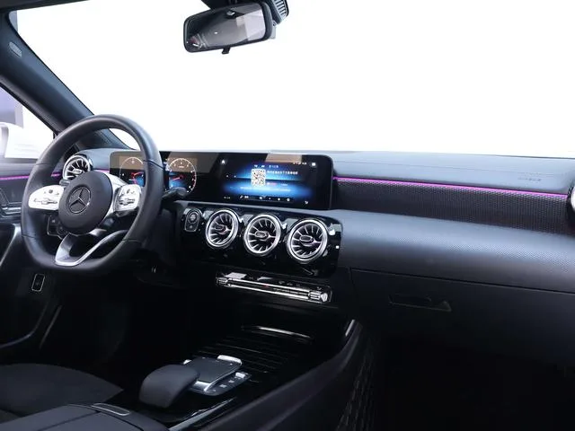 Mercedes-Benz A-Class 2022 Deuxième lifting A 200 L Voiture de sport version mode intérieur photo 19 Mercedes-Benz A-Class 2022 Deuxième lifting A 200 L Voiture de sport version mode intérieur photo 19