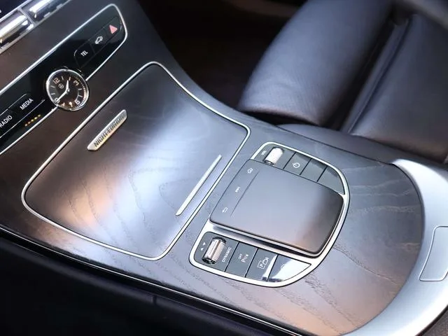 Mercedes-Benz C-Class 2021 C 260 L Sports Star Yao Zhen Tibetan Edition interior photo 13 Mercedes-Benz C-Class 2021 C 260 L Sports Star Yao Zhen Tibetan Edition interior photo 13