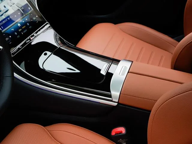 Mercedes-Benz GLC 2025 GLC 300 L 4MATIC De lujo 5 Asiento interior foto 19 Mercedes-Benz GLC 2025 GLC 300 L 4MATIC De lujo 5 Asiento interior foto 19