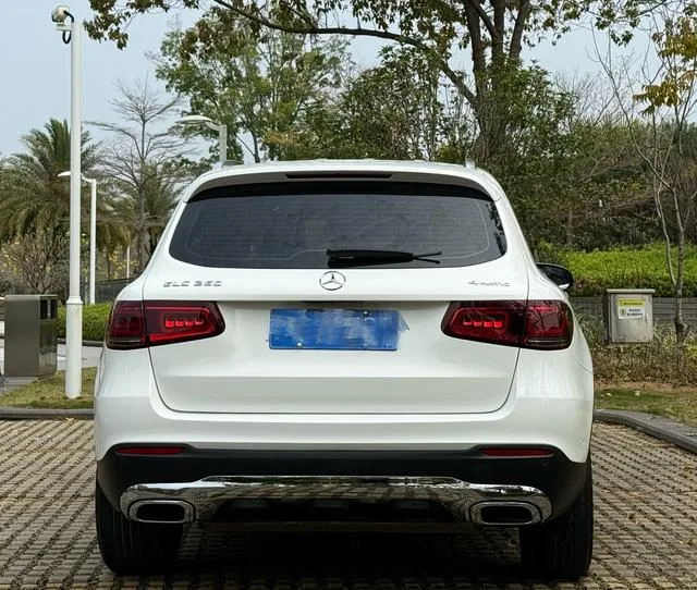 Mercedes-Benz GLC 2021 GLC 260 L 4MATIC Dynamic exterior photo 4 Mercedes-Benz GLC 2021 GLC 260 L 4MATIC Dynamic exterior photo 4