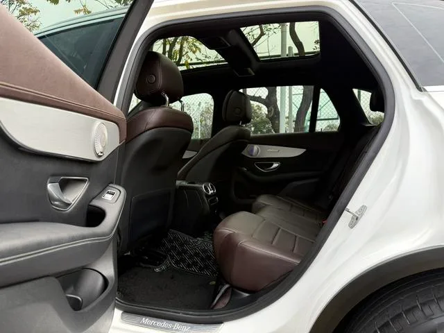 Mercedes-Benz GLC 2021 GLC 260 L 4MATIC Dynamic exterior photo 6 Mercedes-Benz GLC 2021 GLC 260 L 4MATIC Dynamic exterior photo 6