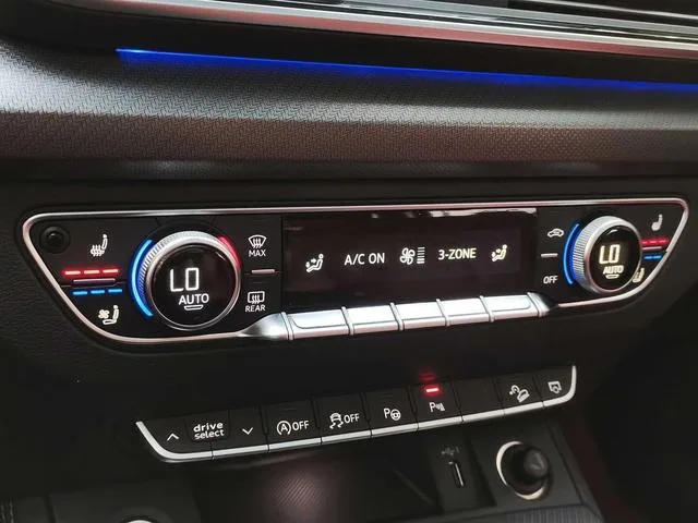 Audi Q5L 2022 Restyling 40T Deluxe Dynamic interior photo 11 Audi Q5L 2022 Restyling 40T Deluxe Dynamic interior photo 11
