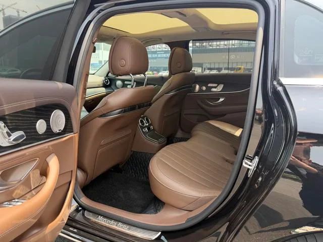 Mercedes-Benz E-Class 2022 Second change E 300 L Premium Trim Passenger car interior photo 10 Mercedes-Benz E-Class 2022 Second change E 300 L Premium Trim Passenger car interior photo 10