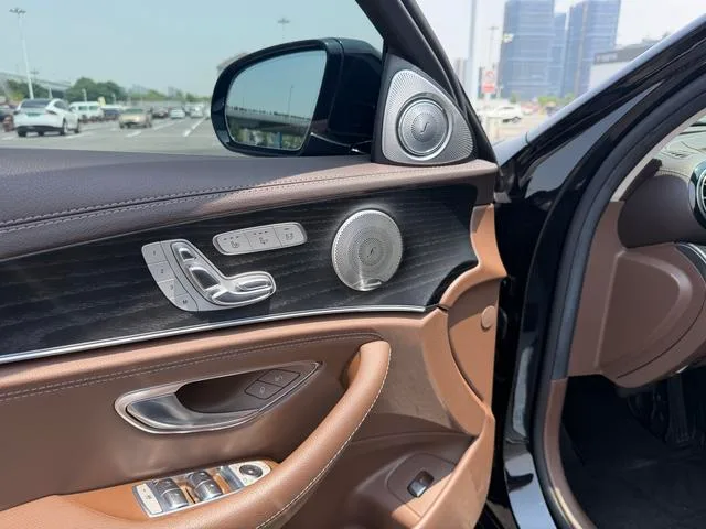 Mercedes-Benz E-Class 2022 Second change E 300 L Premium Trim Passenger car interior photo 11 Mercedes-Benz E-Class 2022 Second change E 300 L Premium Trim Passenger car interior photo 11