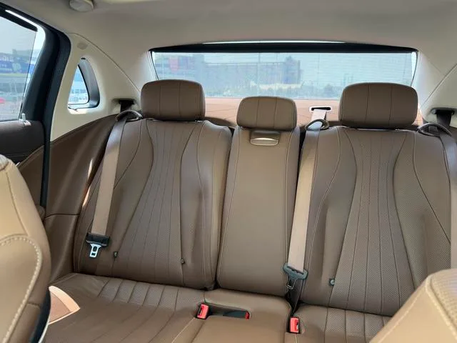 Mercedes-Benz E-Class 2022 Second change E 300 L Premium Trim Passenger car interior photo 13 Mercedes-Benz E-Class 2022 Second change E 300 L Premium Trim Passenger car interior photo 13