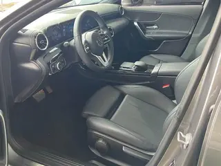 Mercedes-Benz A-Class 2022 A 200 L Versión dinámica de coche deportivo exterior foto 4 Mercedes-Benz A-Class 2022 A 200 L Versión dinámica de coche deportivo exterior foto 4