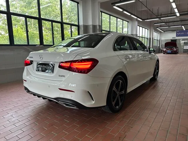 Mercedes-Benz A-Class 2024 A 200 L Edición de moda exterior foto 9 Mercedes-Benz A-Class 2024 A 200 L Edición de moda exterior foto 9