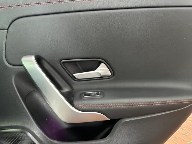 Mercedes-Benz A-Class 2024 A 200 L Edición de moda interior foto 18 Mercedes-Benz A-Class 2024 A 200 L Edición de moda interior foto 18