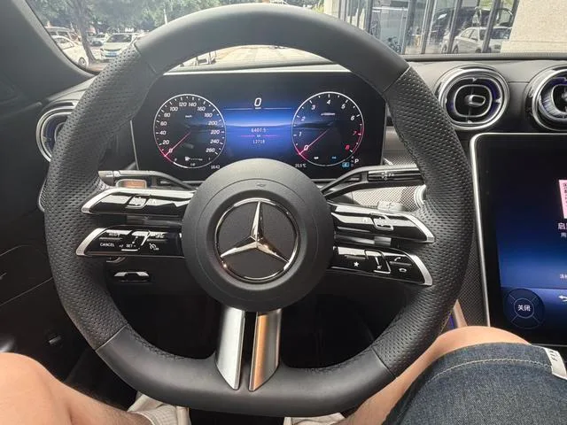 Mercedes-Benz C-Class 2025 C 260 L Sports version interior photo 6 Mercedes-Benz C-Class 2025 C 260 L Sports version interior photo 6