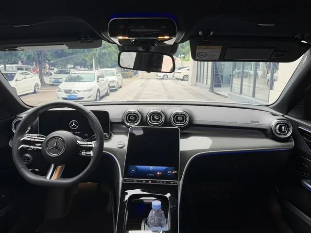 Mercedes-Benz C-Class 2025 C 260 L Sports version interior photo 7 Mercedes-Benz C-Class 2025 C 260 L Sports version interior photo 7