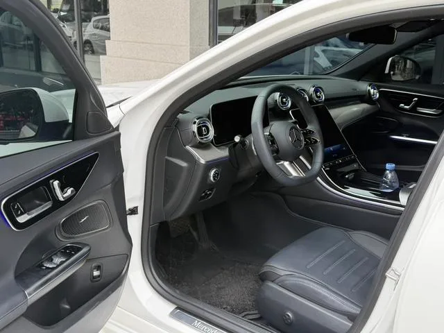 Mercedes-Benz C-Class 2025 C 260 L Sports version interior photo 9 Mercedes-Benz C-Class 2025 C 260 L Sports version interior photo 9