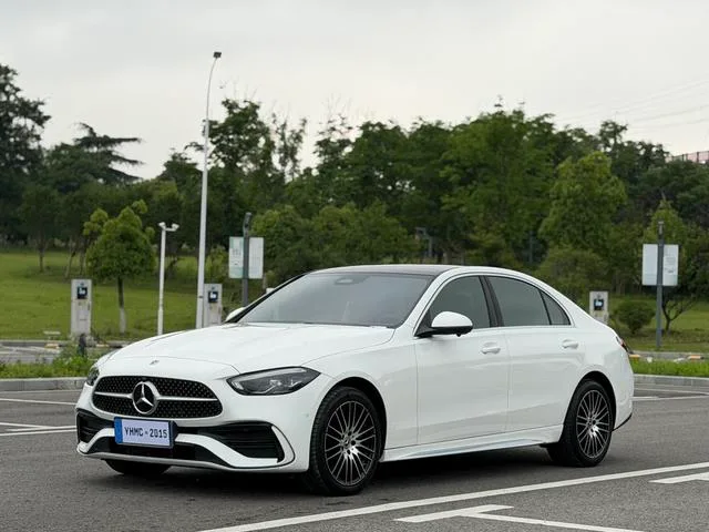 Mercedes-Benz C-Class 2024 C 260 L Versión deportiva exterior foto 1 Mercedes-Benz C-Class 2024 C 260 L Versión deportiva exterior foto 1