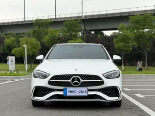 Mercedes-Benz C-Class 2024 C 260 L Versión deportiva exterior foto 2 Mercedes-Benz C-Class 2024 C 260 L Versión deportiva exterior foto 2