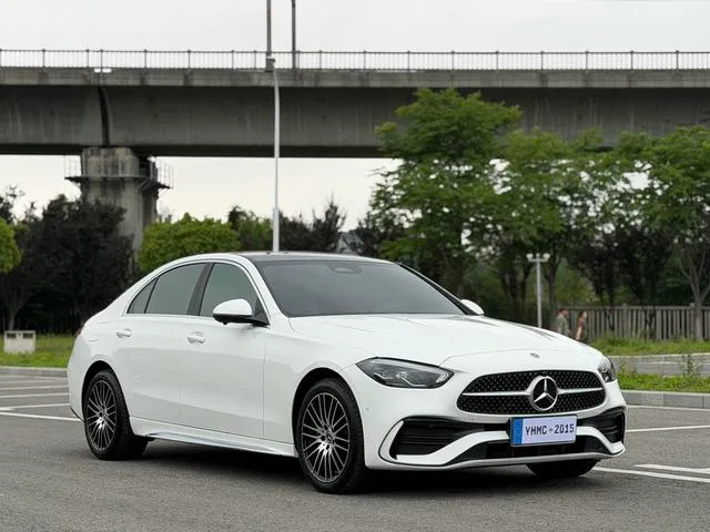 Mercedes-Benz C-Class 2024 C 260 L Versión deportiva exterior foto 3 Mercedes-Benz C-Class 2024 C 260 L Versión deportiva exterior foto 3