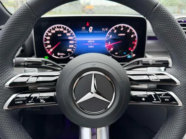Mercedes-Benz C-Class 2024 C 260 L Versión deportiva interior foto 13 Mercedes-Benz C-Class 2024 C 260 L Versión deportiva interior foto 13