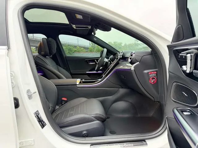Mercedes-Benz C-Class 2024 C 260 L Versión deportiva interior foto 16 Mercedes-Benz C-Class 2024 C 260 L Versión deportiva interior foto 16