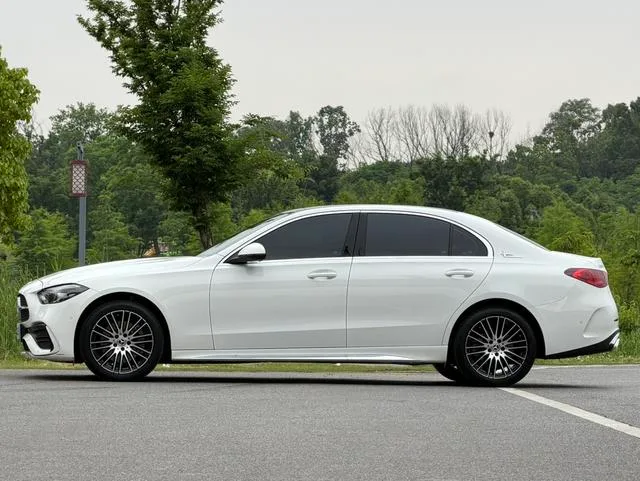 Mercedes-Benz C-Class 2023 Reforma C 260 L Versión deportiva exterior foto 3 Mercedes-Benz C-Class 2023 Reforma C 260 L Versión deportiva exterior foto 3